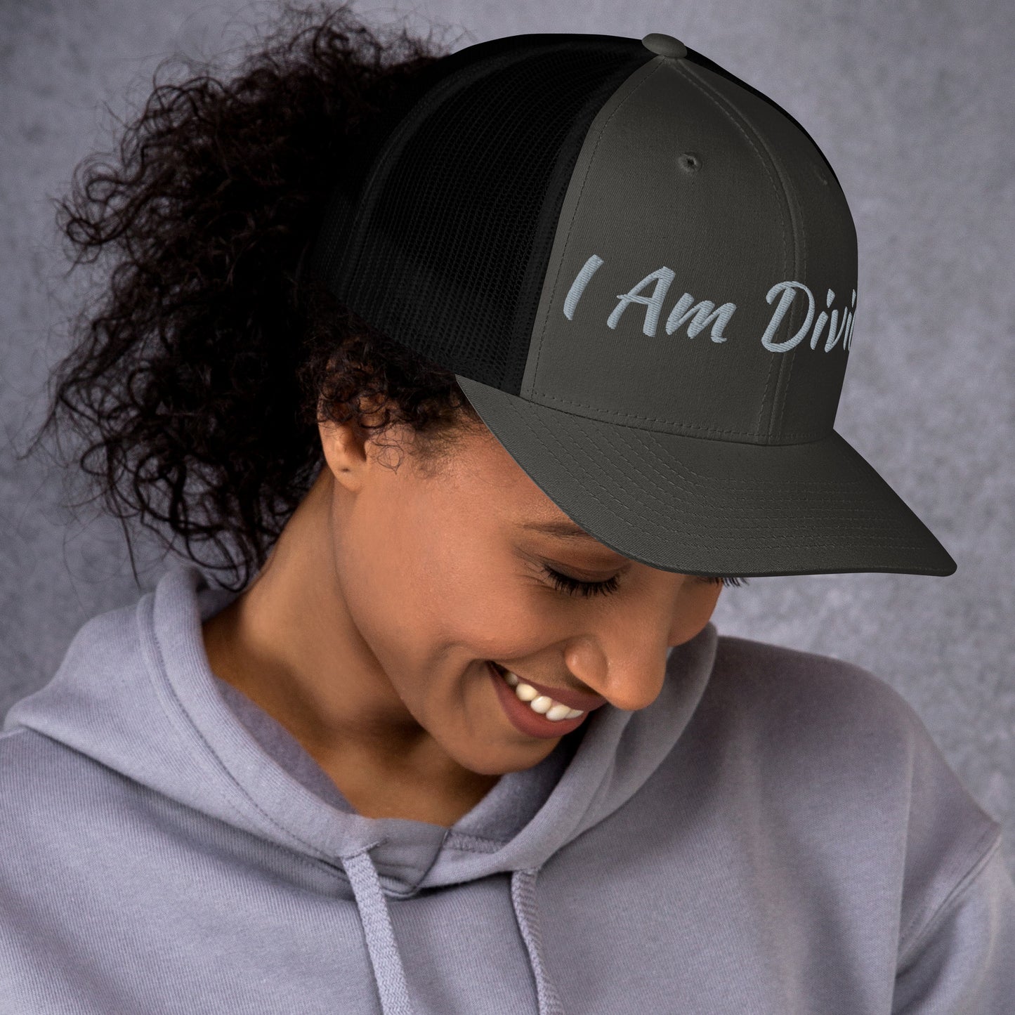 Trucker-Cap mit „I Am Divided“-Logo